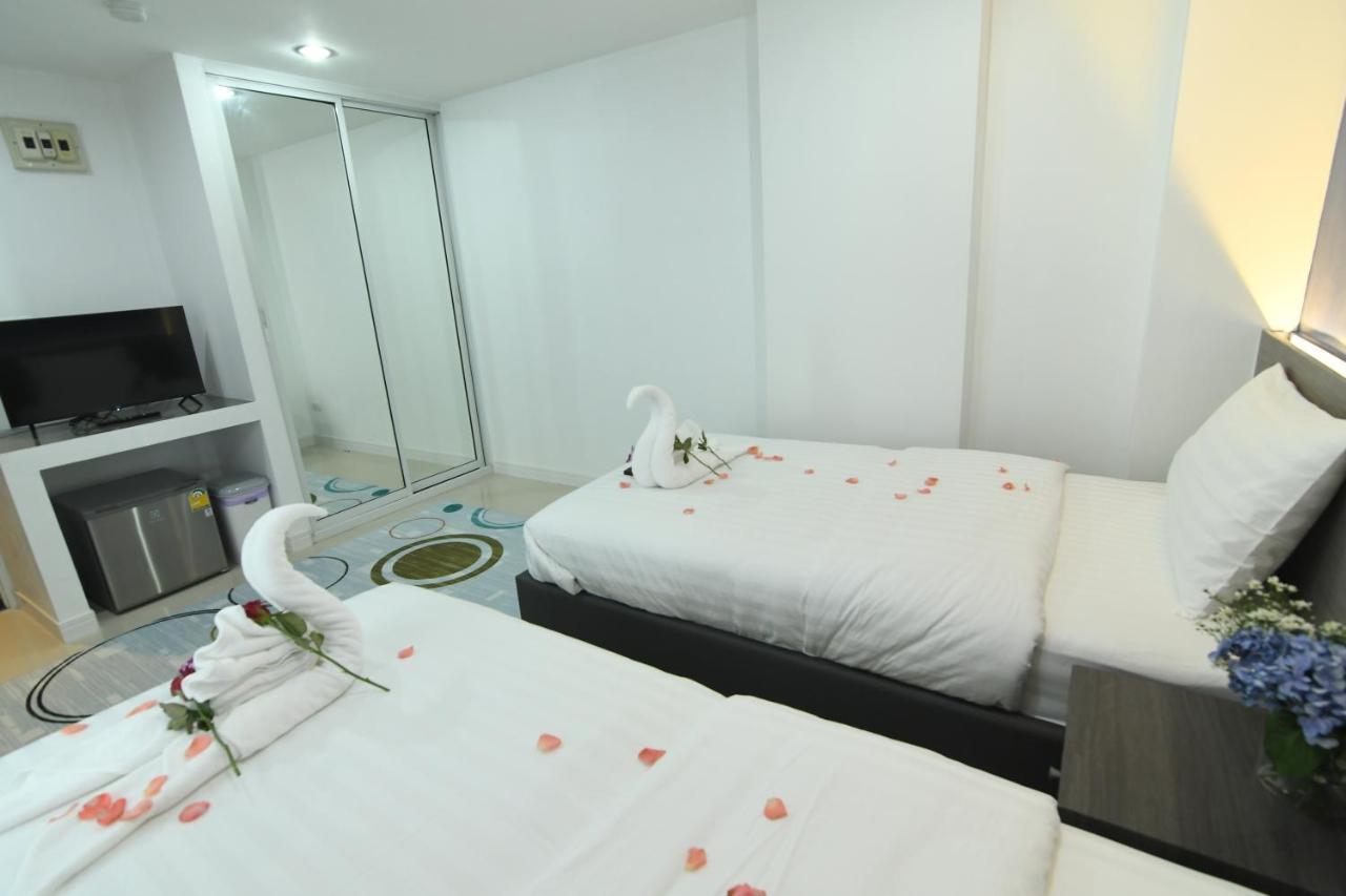Poonsuk Place Hotel Bangkok Exterior photo