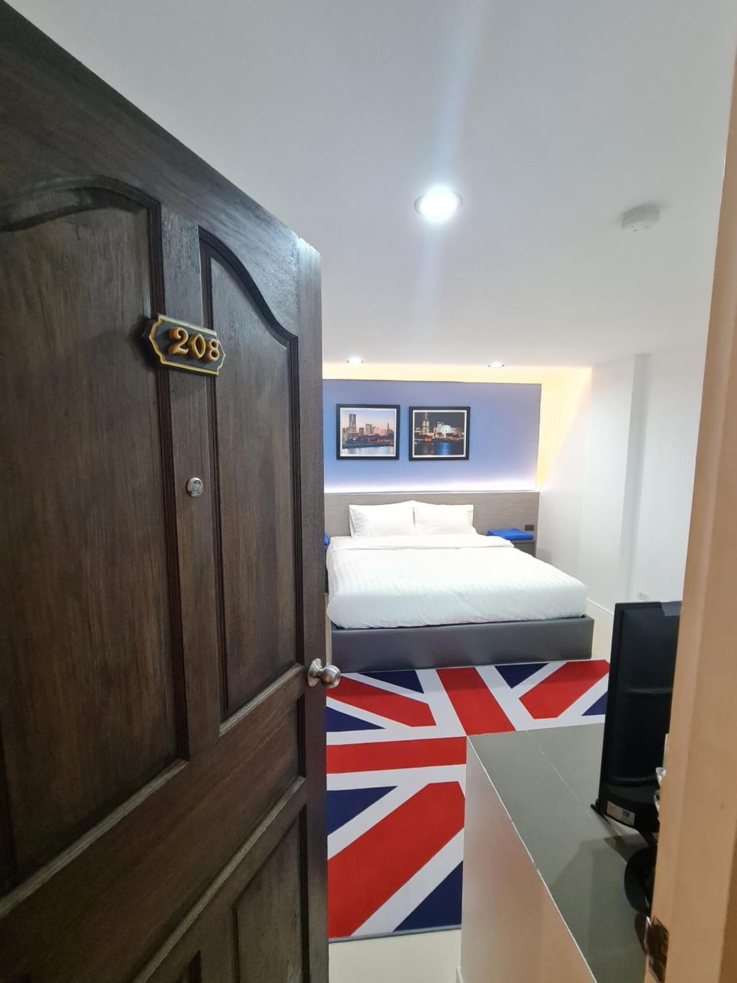 Poonsuk Place Hotel Bangkok Exterior photo